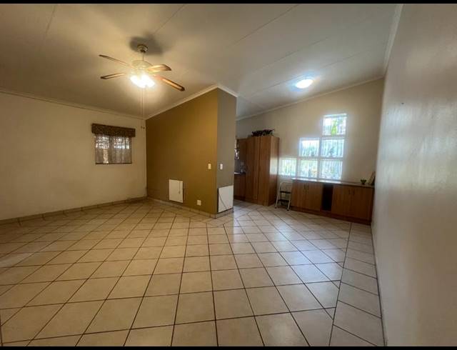 2 BEDROOM TOWNHOUSE FOR SALE IN CLARINA